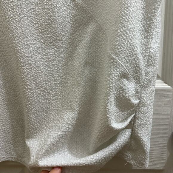 Calvin Klein White Sleeveless Shirt/Top Textured Fabric Keyhole Metal Piece XL - Picture 6 of 9